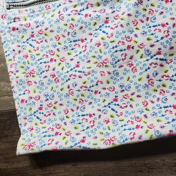 NWT Divided by H&M Light Blue Floral Front Zip Mini Skirt size 10 - Picture 15 of 15